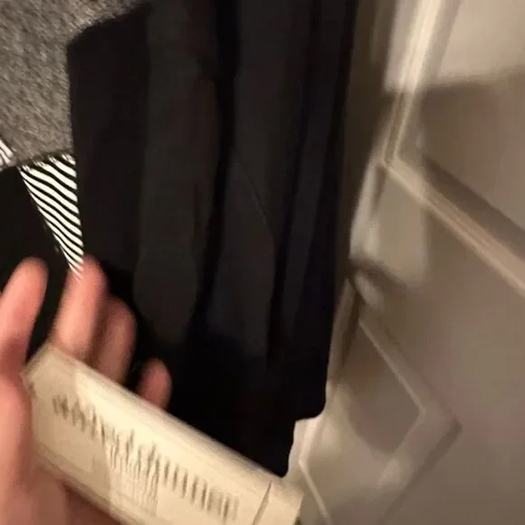 Alfred Dunner Black and White Asymmetrical Blouse NWT 3x - Picture 5 of 7